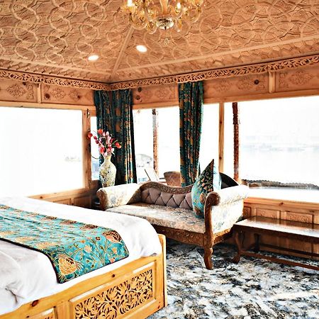 Hotel Heritage Amina Group Of Houseboats Srīnagar Exterior foto