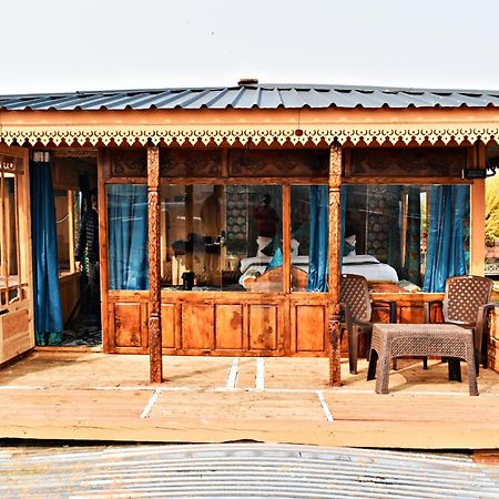 Hotel Heritage Amina Group Of Houseboats Srīnagar Exterior foto