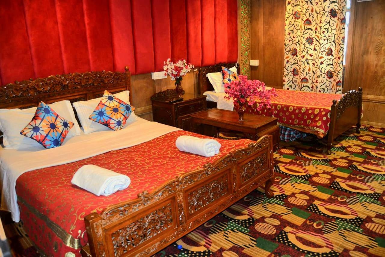 Hotel Heritage Amina Group Of Houseboats Srīnagar Exterior foto