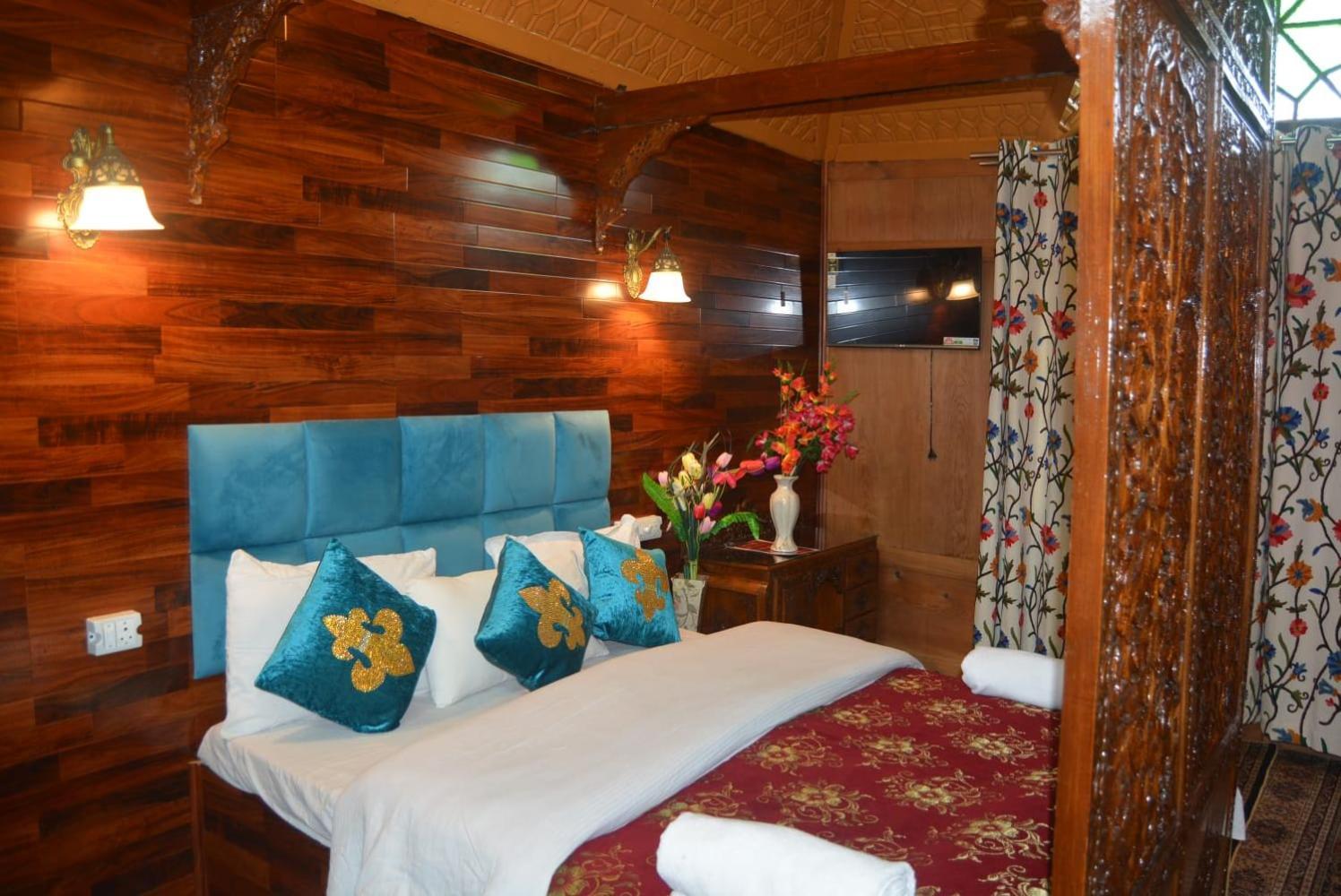 Hotel Heritage Amina Group Of Houseboats Srīnagar Exterior foto